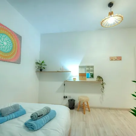 아파트 Spacious Seafront 3 Bedrooms - Balcony Goslm-7 *