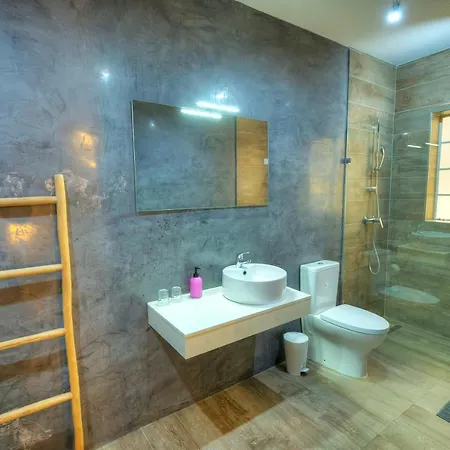 Spacious Seafront 3 Bedrooms - Balcony Goslm-7 *