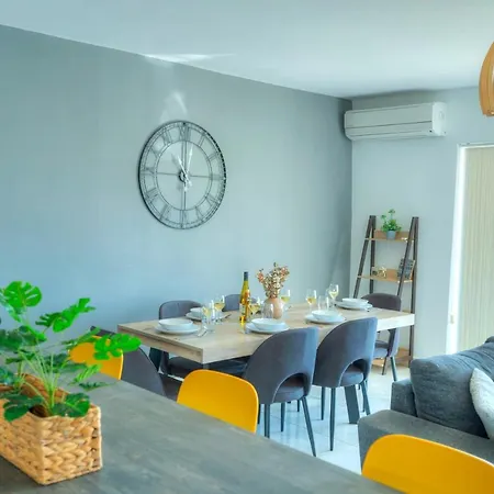 Spacious Seafront 3 Bedrooms - Balcony Goslm-7 *