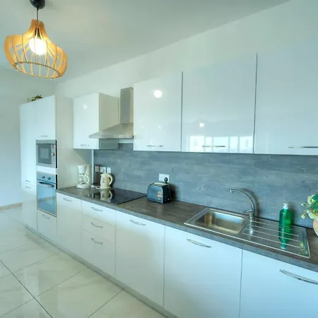 아파트 Spacious Seafront 3 Bedrooms - Balcony Goslm-7 슬리에마