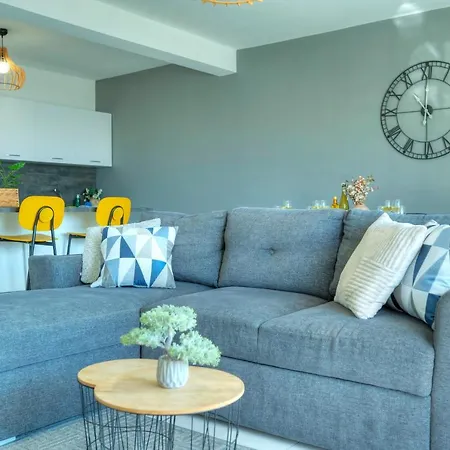 Spacious Seafront 3 Bedrooms - Balcony Goslm-7