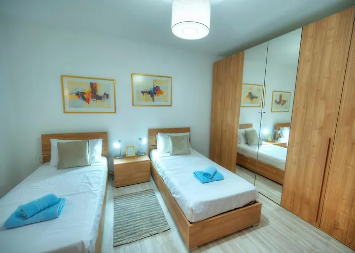 Spacious Seafront 3 Bedrooms - Balcony Goslm-7 * Sliema