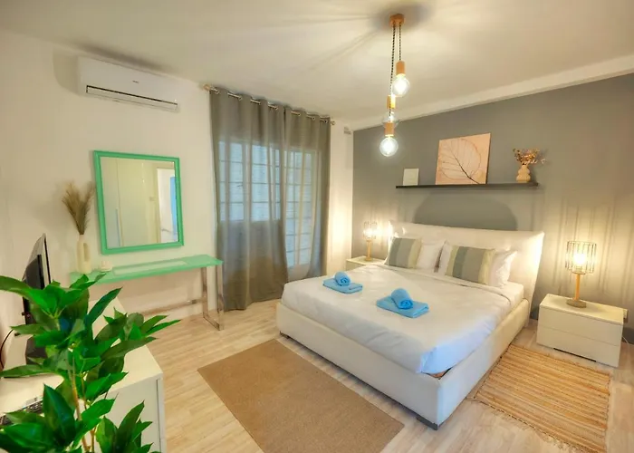 Apartment Spacious Seafront 3 Bedrooms - Balcony Goslm-7